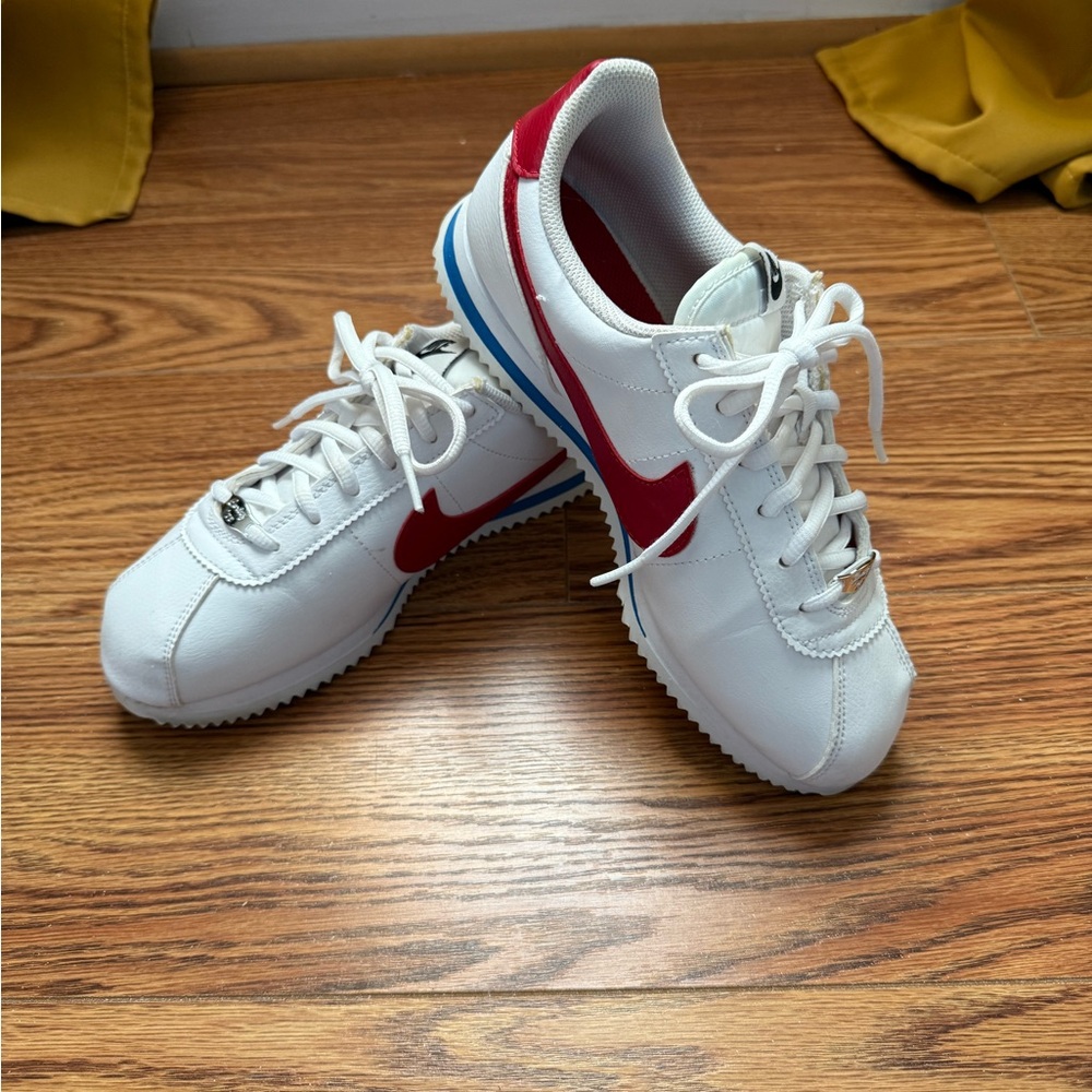 Nike White and Red Retro Sneakers with Leather Upper - Size 8 Women/6.5 Youth